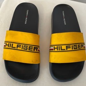 Tommy Hilfiger slides blue sole and yellow top size 5